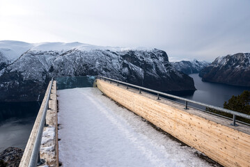 Aussicht Stegastein &uuml;ber den Aurlandsfjord in Norwegen.