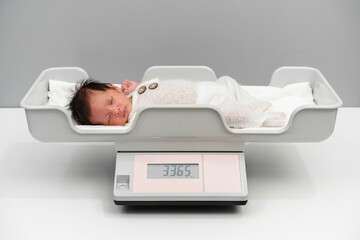 newborn baby weight measurement on digital scales