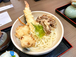 正月の豪華なぶっかけうどん