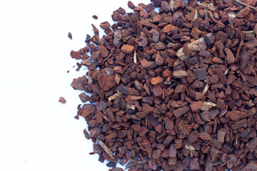 Pine bark is an ingredient for cultivation. Beneficial to the soil and plants.