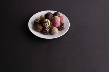 photo different candy rounds on a plate