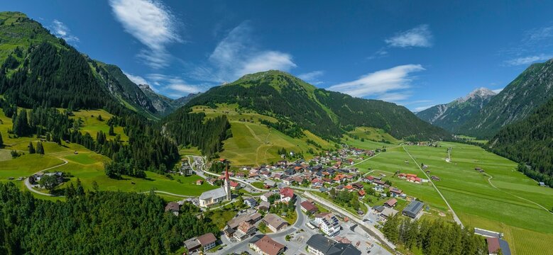 Blick ins Tiroler Lechtal bei Holzgau