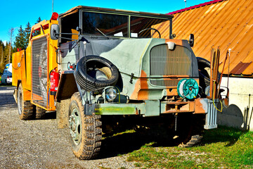 Obraz premium old firefighting vehicle