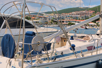Motor yacht and various devices for sea fishing