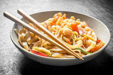 Noodles with shrimp and vegetables.