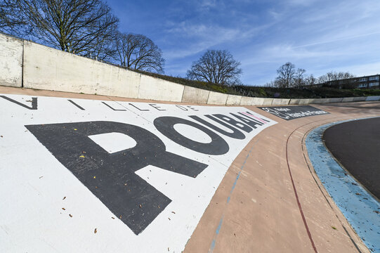 Velodrome Andr&eacute; Petrieux Paris Roubaix arriv&eacute;e cyclisme sport circuit stade France cycliste