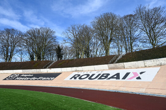 Velodrome Andr&eacute; Petrieux Paris Roubaix arriv&eacute;e cyclisme sport circuit stade France cycliste
