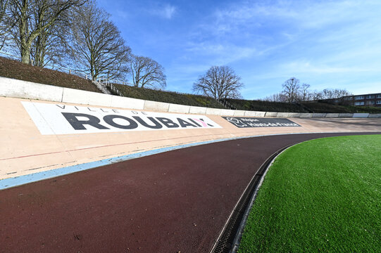 Velodrome Andr&eacute; Petrieux Paris Roubaix arriv&eacute;e cyclisme sport circuit stade France cycliste