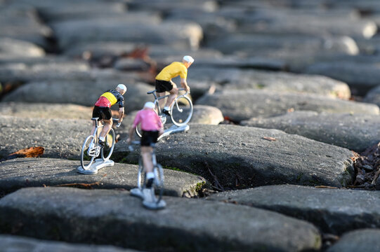 Mur de Grammont Geraardsbergen cyclime pavés classique cycliste velo maillot jaune rose champion Belgique tour Flandres