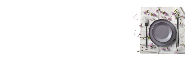 Frühlingshaftes Tischgedeck / Banner / Textfreiraum