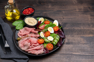  Roast beef with spinach salad and quail eggs healthy lunch keto diet food