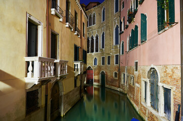 Fototapeta na wymiar The city of Venice at night with a lonely and a little canal