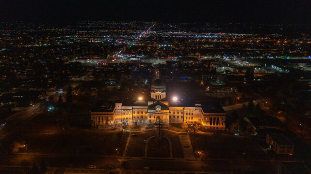 Evening nightspot of Montana's Capitol building.