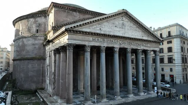 Pantheon a Roma, Italia
l'architettura esterna con dettagli delle colonne