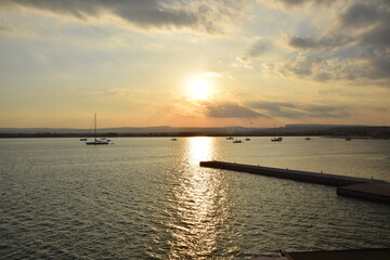 couch&eacute; de soleil sur la mer 
