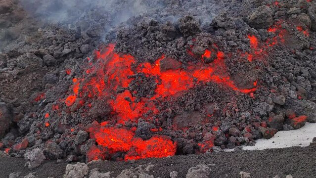 Etna lava flow on the snow - 4k original footage january 2023
