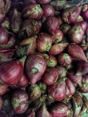 pile of red onions