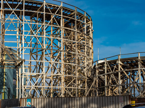 Thrill Ride with Wooden Coaster Editorial Image - Image of engineering,  adrenaline: 68972225