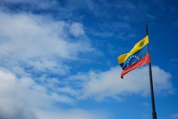 La bandera de Venezuela, su escudo y vientos del caribe