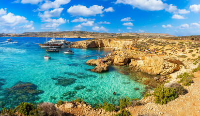 Landscape with Blue lagoon at Comino island, Malta - obrazy, fototapety, plakaty