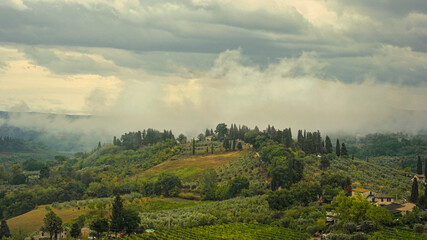 Obraz premium Tuscany landscape with hills and agriculture on a rainy summerday