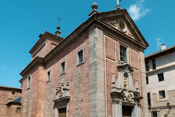 Fototapeta na wymiar Toledo, España. April 29, 2022: Facade of the cathedral of Toledo with blue sky.