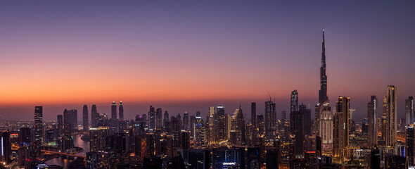 Fototapeta premium DUBAI , UNITED ARAB EMIRATES-NOVEMBER 22, 2021: Beautiful skyline of Dubai downtown at sunset,Dubai, United Arab Emirates