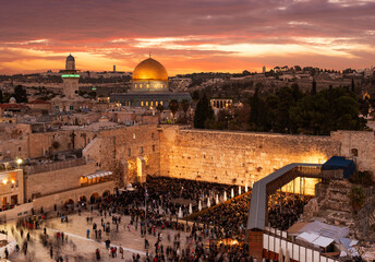 Fototapeta premium The Dome of the Rock on the temple mount, and the western wall in Jerusalem, Israel
