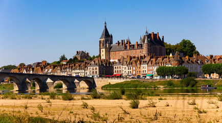 Obraz premium View of Gien with the castle and the old bridge across the Loire river, France