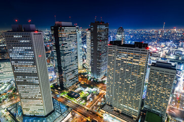 西新宿の高層ビル群　夜景