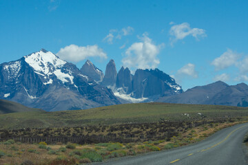 Montanhas azuis de Torres del Paine, Patagônia, Chile.