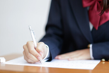 勉強する学生の手元