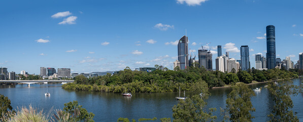 Fototapeta premium Panorama view of Brisbane City skyline, towards Captain Cook Bridge, QUT Campus and City Botanic Gardens