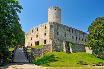 Fototapeta na wymiar Lipowiec Castle, ruins of the Krakow Bishops castle near Babice, Lesser Poland Voivodeship.