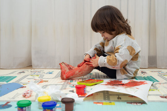 43,978 imágenes, fotos de stock, objetos en 3D y vectores sobre Child  finger paint