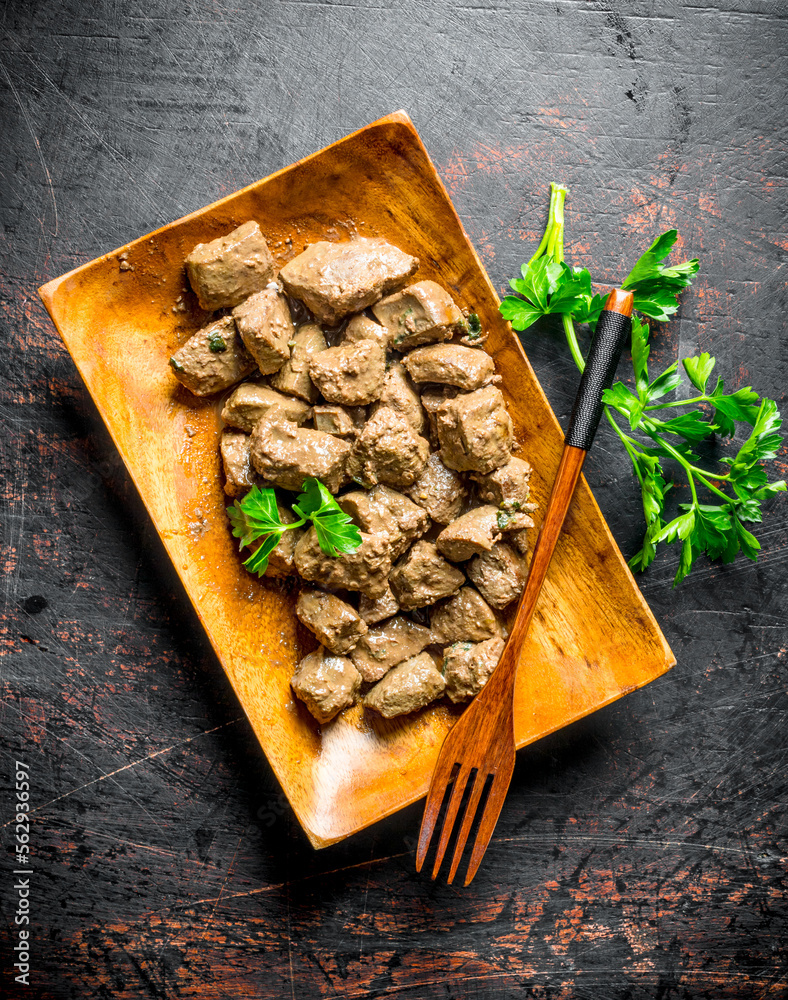 Sticker fried liver with parsley.