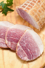 美味しいベーコンのスライス