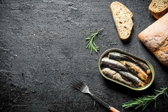 Sprats with slices of bread and rosemary.