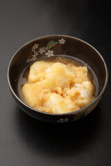 揚げ餅のみぞれ煮