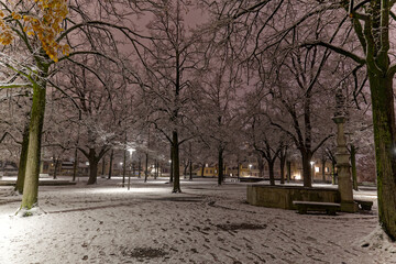 Scenic view of public square named Lindenhof at the old town of Zürich on a late snowy autumn night. Photo taken December 10th, 2022, Zurich, Switzerland.