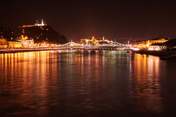 Fototapeta na wymiar Scenic view of the beautiful Hungarian capital city of Budapest seen during the night