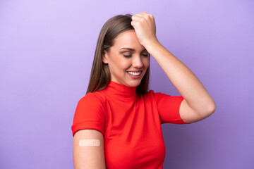 Young caucasian woman wearing band aid isolated on purple background has realized something and intending the solution