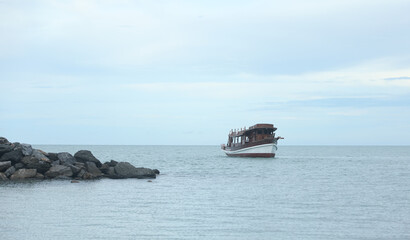 Obraz premium Passenger wooden boat on the sea