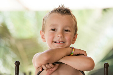portrait d'enfant en vacances