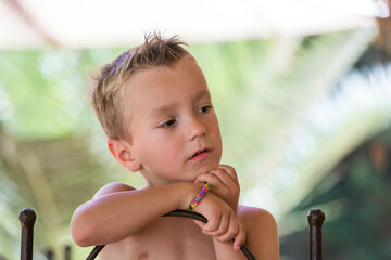 portrait d'enfant en vacances
