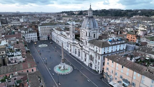 la famosa piazza Navona di Roma
Vista aerea al crepuscolo in una mattinata invernale