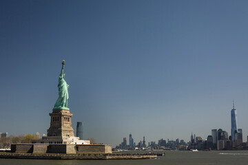 Fototapeta premium Statue of Liberty with Manhattan skyline in the background, New York