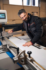 Obraz premium Professional man cutting wood in the workhouse