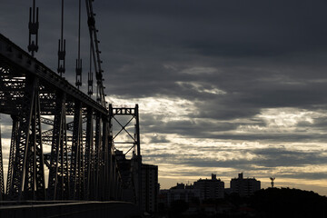 Ponte Hercílio Luz em Florianópolis no Por do Sol