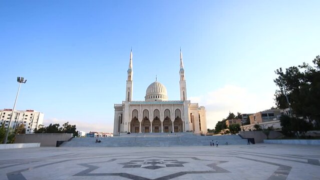 The courtyard of the Emir Abdelkader Mosque, from the outside, Constantine